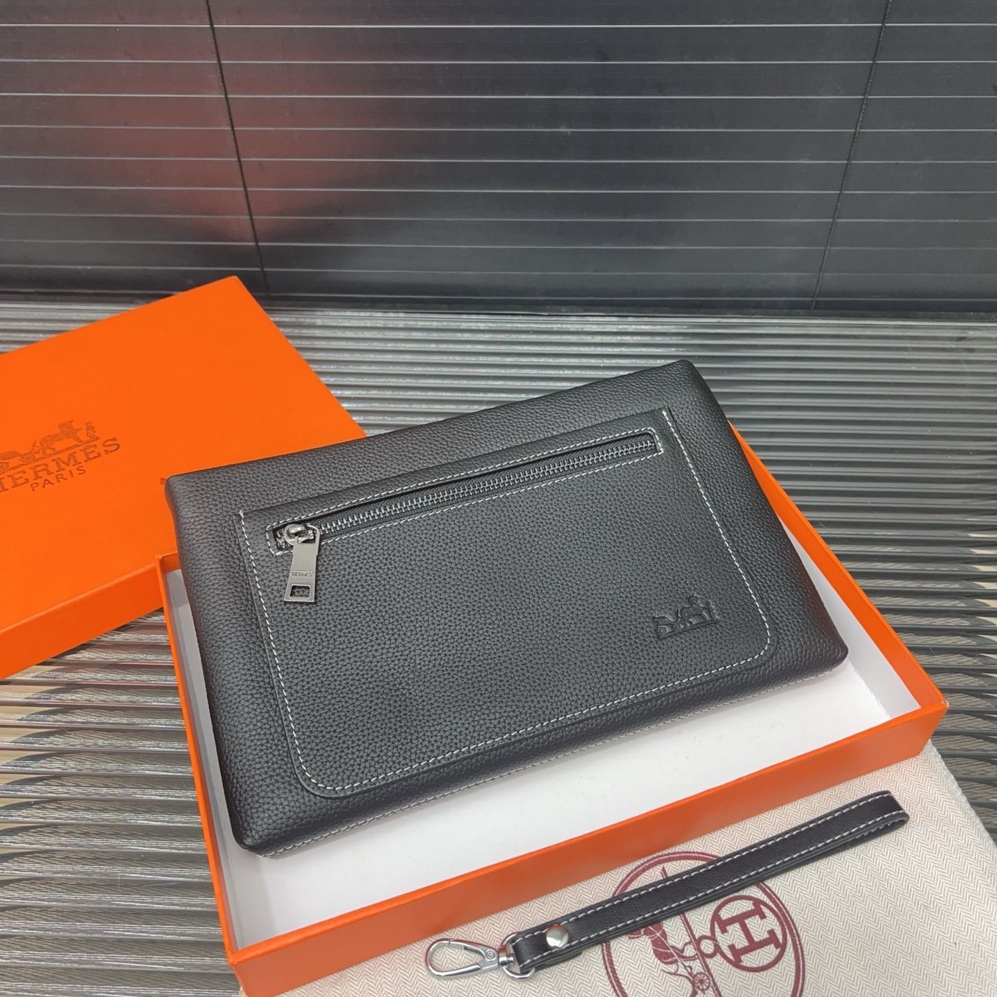 エルメス ギフトボックスとバッグ セット 本日特価] エルメス メンズ レザー ハンドバッグ & カードケース