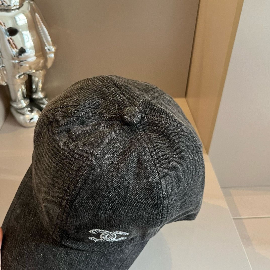 Chanel シャネル スモークグレーのベースボールキャップおすすめ！頭周り 57cm