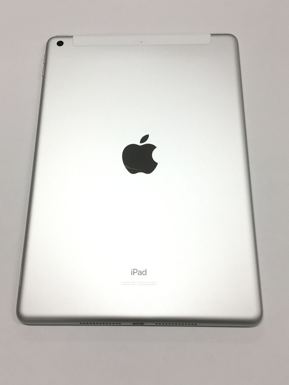 超美品 電池98％ Apple iPad 第7世代 SIMフリー 32GB シルバー【動作