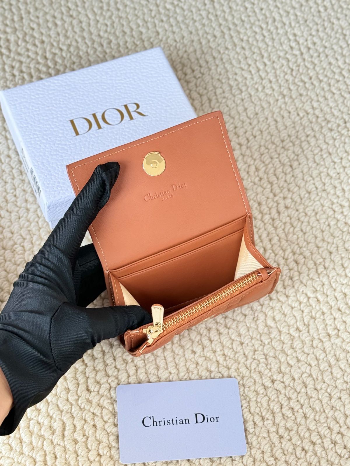 【今日特価】My Dior Glycine ウォレット, ラズベリーピンク, 藤の花モチーフ, エレガントで実用的なデザイン！[本日特価|新品未使用品]