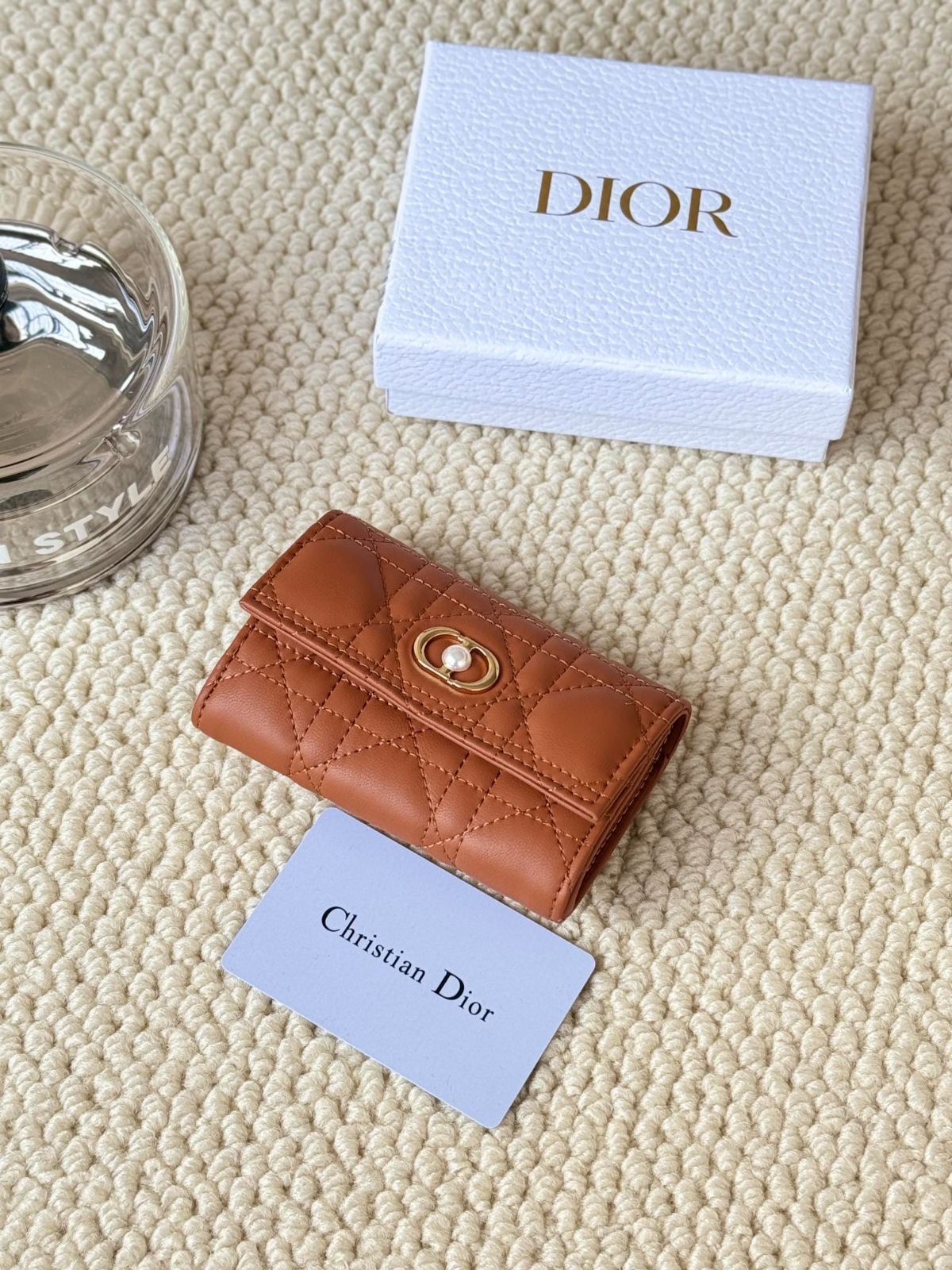【今日特価】My Dior Glycine ウォレット, ラズベリーピンク, 藤の花モチーフ, エレガントで実用的なデザイン！[本日特価|新品未使用品]