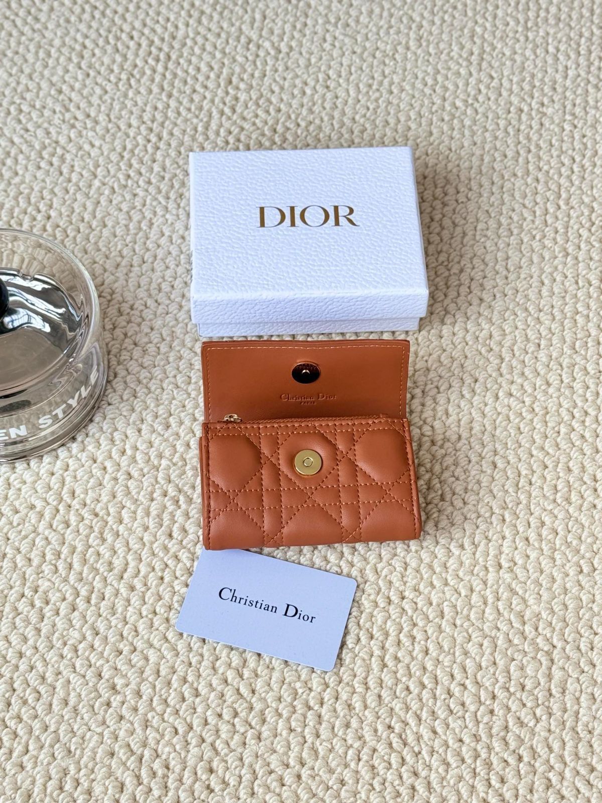 【今日特価】My Dior Glycine ウォレット, ラズベリーピンク, 藤の花モチーフ, エレガントで実用的なデザイン！[本日特価|新品未使用品]