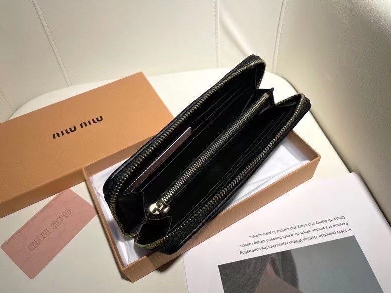 miumiuウォレット/財布、両用パスケース、カード/キーケース[本日特価|新品未使用品]