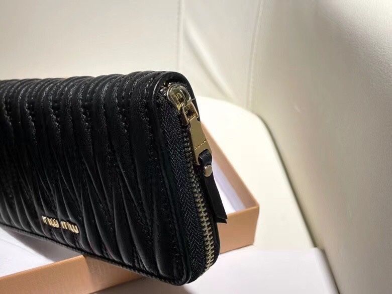 miumiuウォレット/財布、両用パスケース、カード/キーケース[本日特価|新品未使用品]