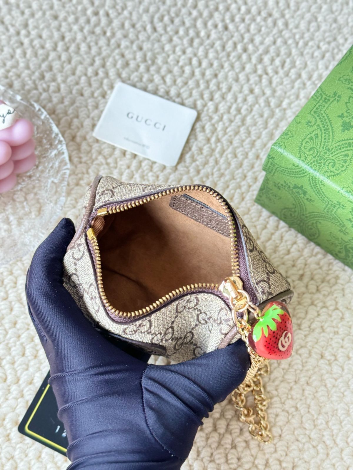 【今日特価】GUCCI 新作 レディース ベージュ/エボニー キャンバス ストロベリージップコインケース！[本日特価|新品未使用品]