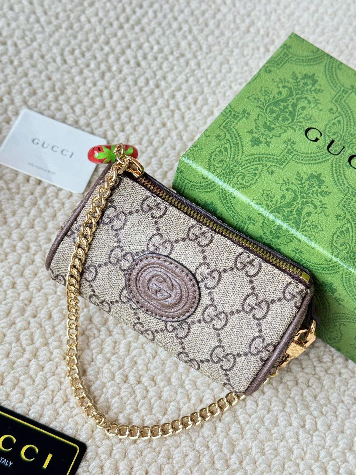 【今日特価】GUCCI 新作 レディース ベージュ/エボニー キャンバス ストロベリージップコインケース！[本日特価|新品未使用品]