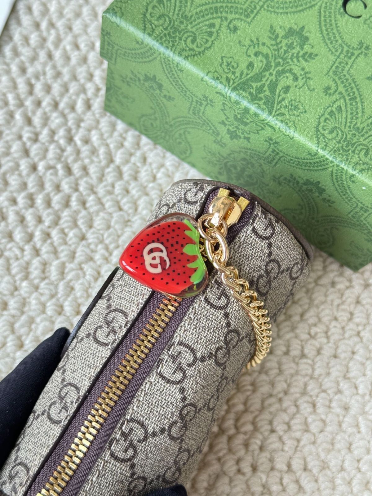 【今日特価】GUCCI 新作 レディース ベージュ/エボニー キャンバス ストロベリージップコインケース！[本日特価|新品未使用品]
