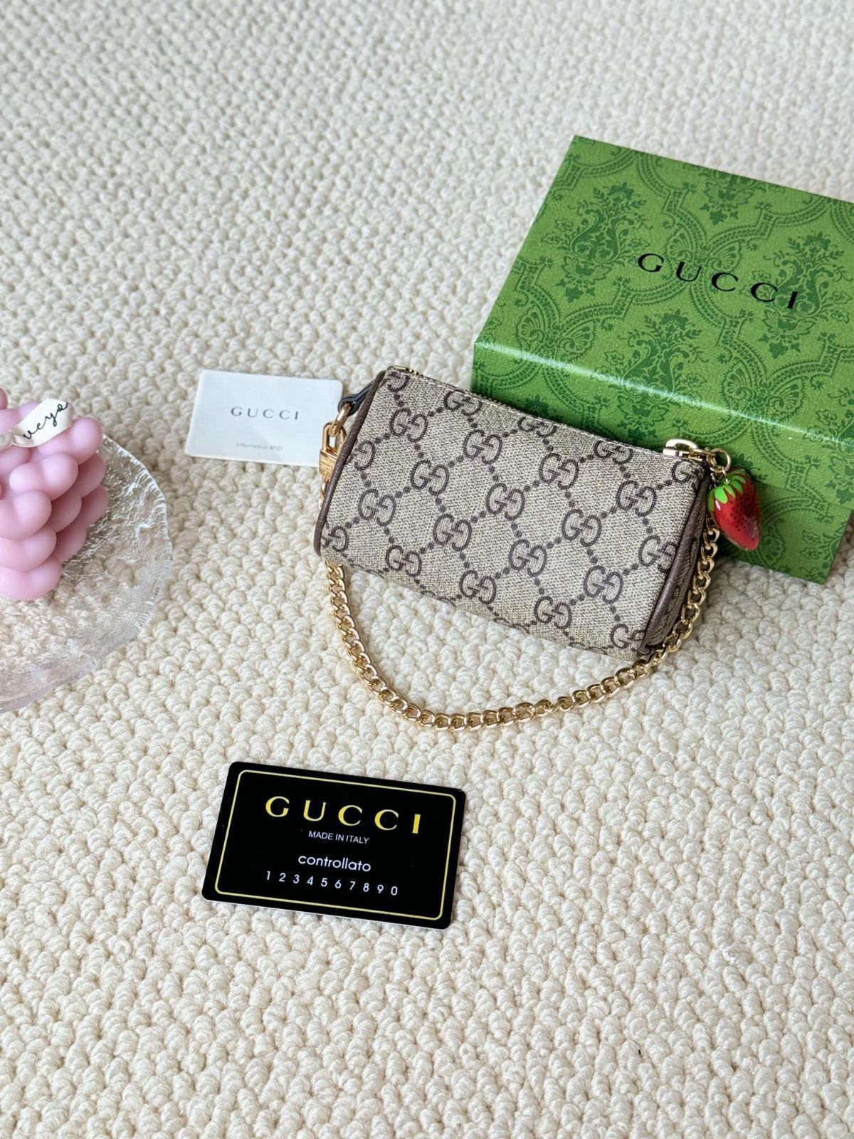 【今日特価】GUCCI 新作 レディース ベージュ/エボニー キャンバス ストロベリージップコインケース！[本日特価|新品未使用品]