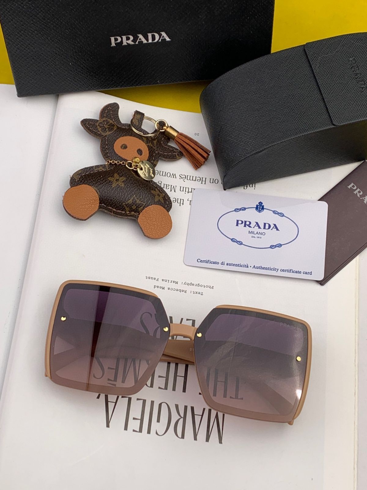 【TR 偏光シリーズ、Prada】今日限定特価!プラダ 大フレーム サングラス クラシックな四角形デザイン P8228 【TR 偏光シリーズ、Prada】今日限定特価!プラダ 大フレーム サングラス クラシックな四角形デザイン P8228