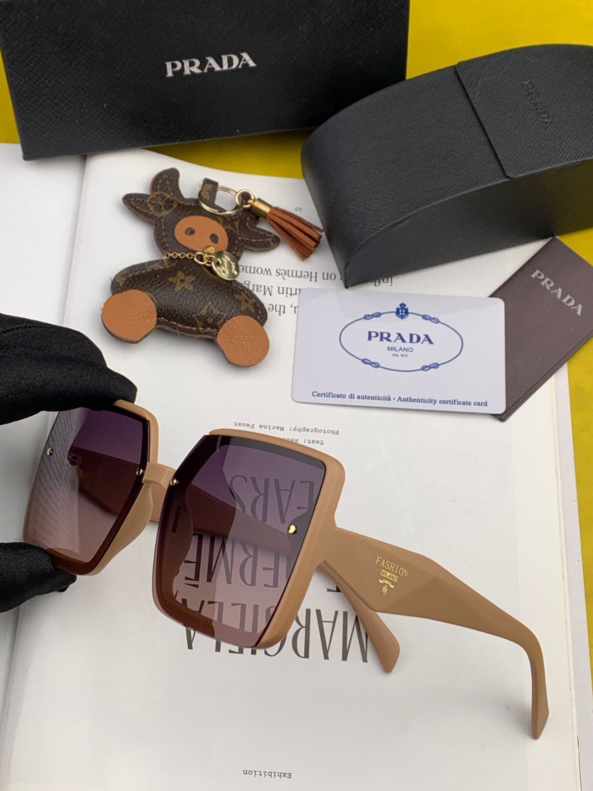【TR 偏光シリーズ、Prada】今日限定特価!プラダ 大フレーム サングラス クラシックな四角形デザイン P8228 【TR 偏光シリーズ、Prada】今日限定特価!プラダ 大フレーム サングラス クラシックな四角形デザイン P8228