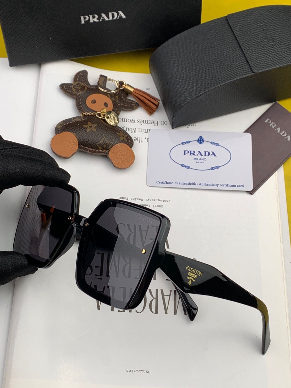 【TR 偏光シリーズ、Prada】今日限定特価!プラダ 大フレーム サングラス クラシックな四角形デザイン P8228 【TR 偏光シリーズ、Prada】今日限定特価!プラダ 大フレーム サングラス クラシックな四角形デザイン P8228