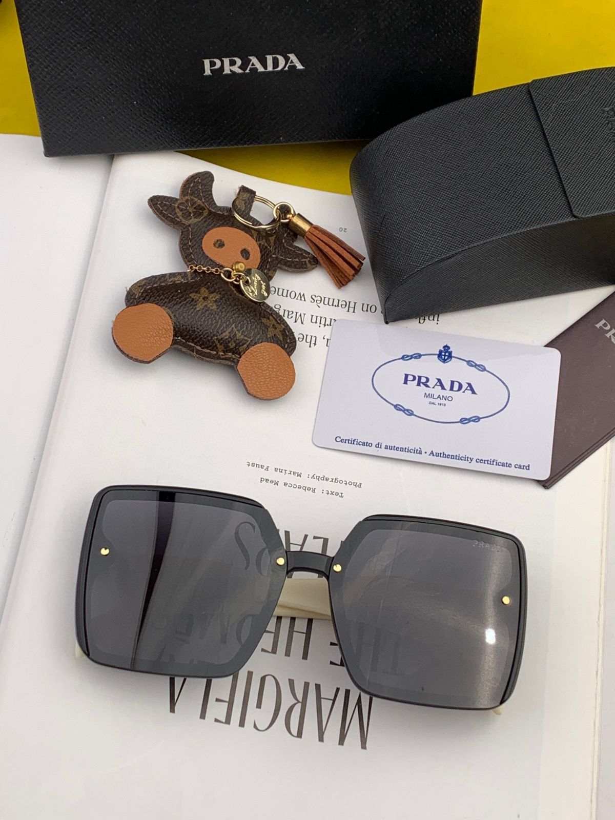 【TR 偏光シリーズ、Prada】今日限定特価!プラダ 大フレーム サングラス クラシックな四角形デザイン P8228 【TR 偏光シリーズ、Prada】今日限定特価!プラダ 大フレーム サングラス クラシックな四角形デザイン P8228