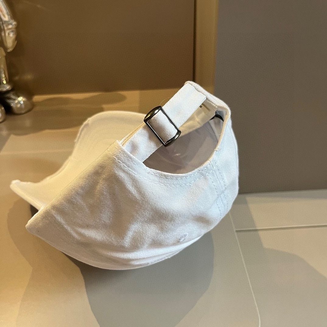 Celine(セリーヌ) トリオンフェ メガネ付きハット、男女兼用のベースボールキャップ、頭囲 57cm Celine(セリーヌ) トリオンフェ メガネ付きハット、男女兼用のベースボールキャップ、頭囲 57cm