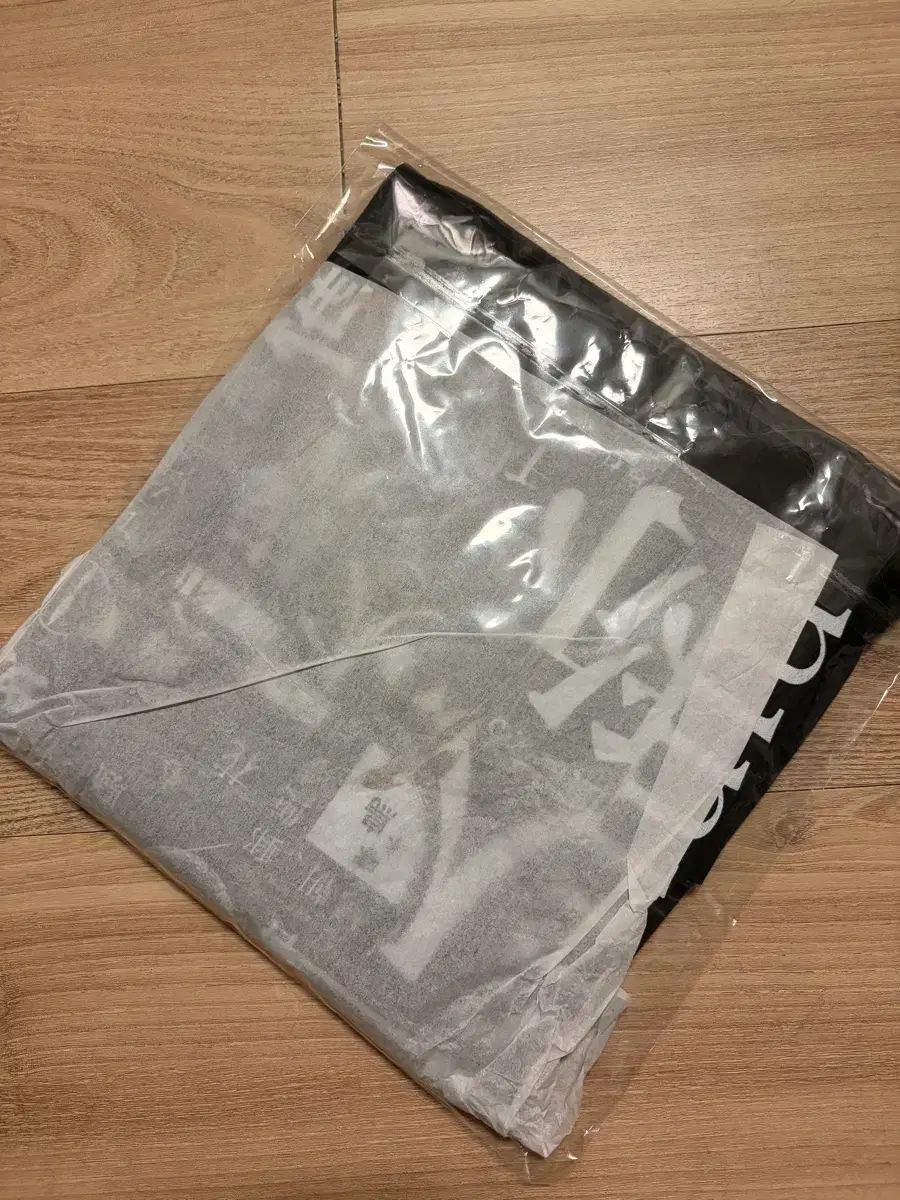ヨルシカ 2人称 半袖Tシャツ 黒 ヨルシカ 2人称 半袖Tシャツ 黒