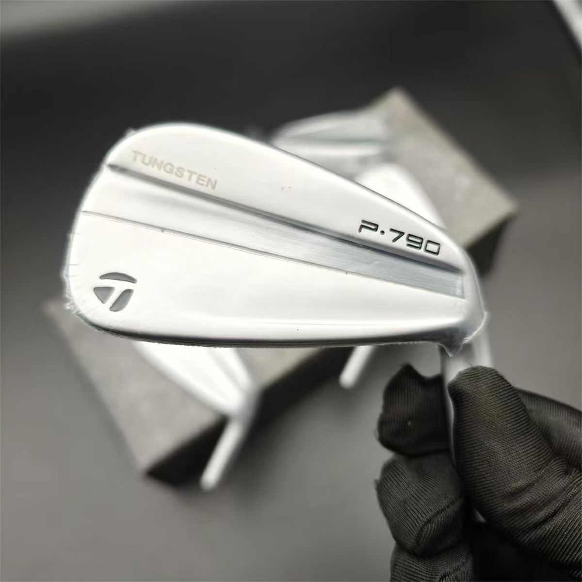 TaylorMade P790 アイアンセット　4-p 7本セット　 炭素/ 鋼です S/R/SR