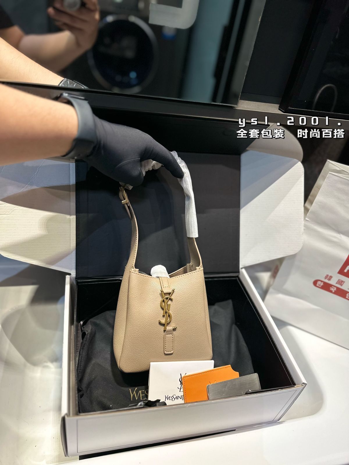 サンローラン!新作minihobo、ハンドバッグケースバッグ、ショルダーバッグ、ブリーフケース、モップバッグ、ショルダーバッグ、リュックサック、ウエストポーチ、小銭入れ、手首バッグ、ポーチ、ナイトバッグ、旅行バッグ、財布 サンローラン!新作minihobo、ハンドバッグケースバッグ、ショルダーバッグ、ブリーフケース、モップバッグ、ショルダーバッグ、リュックサック、ウエストポーチ、小銭入れ、手首バッグ、ポーチ、ナイトバッグ、旅行バッグ、財布