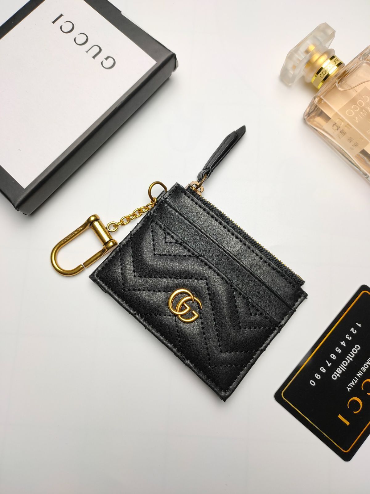 【本日限定特価】GUCCI GG Marmont カードケース 10×7.5×1cm キルティングレザー ※こちらの商品は海外製の並行輸入品です。 [本日特価|新品未使用品]