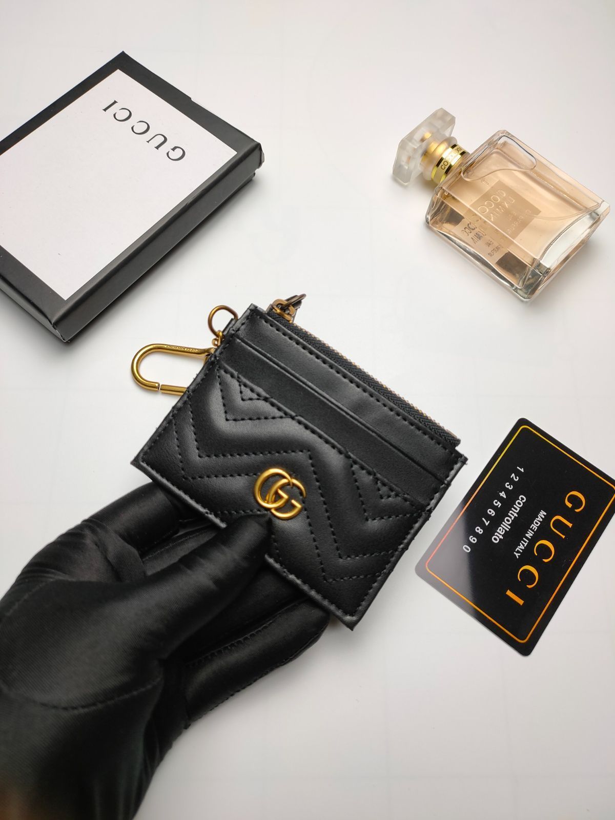 【本日限定特価】GUCCI GG Marmont カードケース 10×7.5×1cm キルティングレザー ※こちらの商品は海外製の並行輸入品です。 [本日特価|新品未使用品]