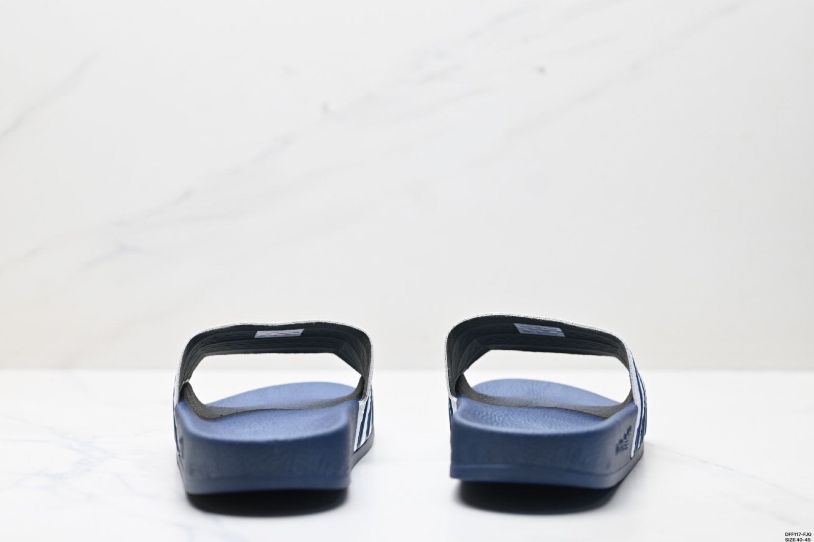 【今日特価】Adidas originals Adilette アディダス スポーツ用に設計された快適なゴム底一本紐スリッパ！