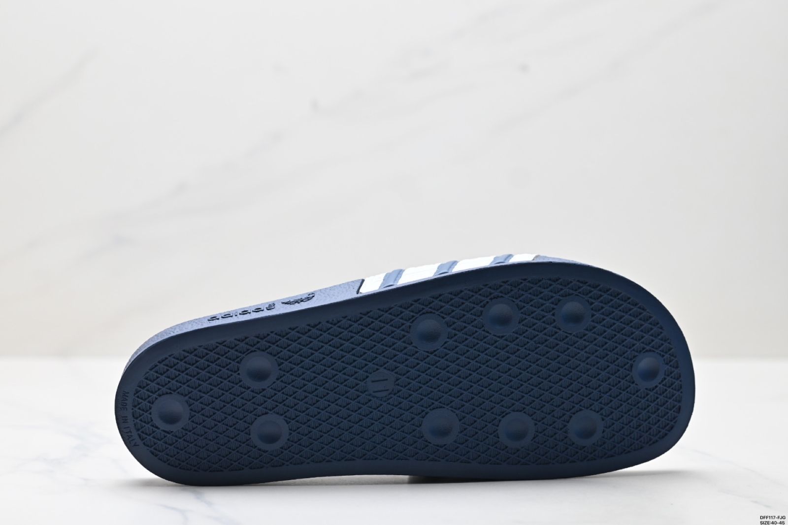 【今日特価】Adidas originals Adilette アディダス スポーツ用に設計された快適なゴム底一本紐スリッパ！