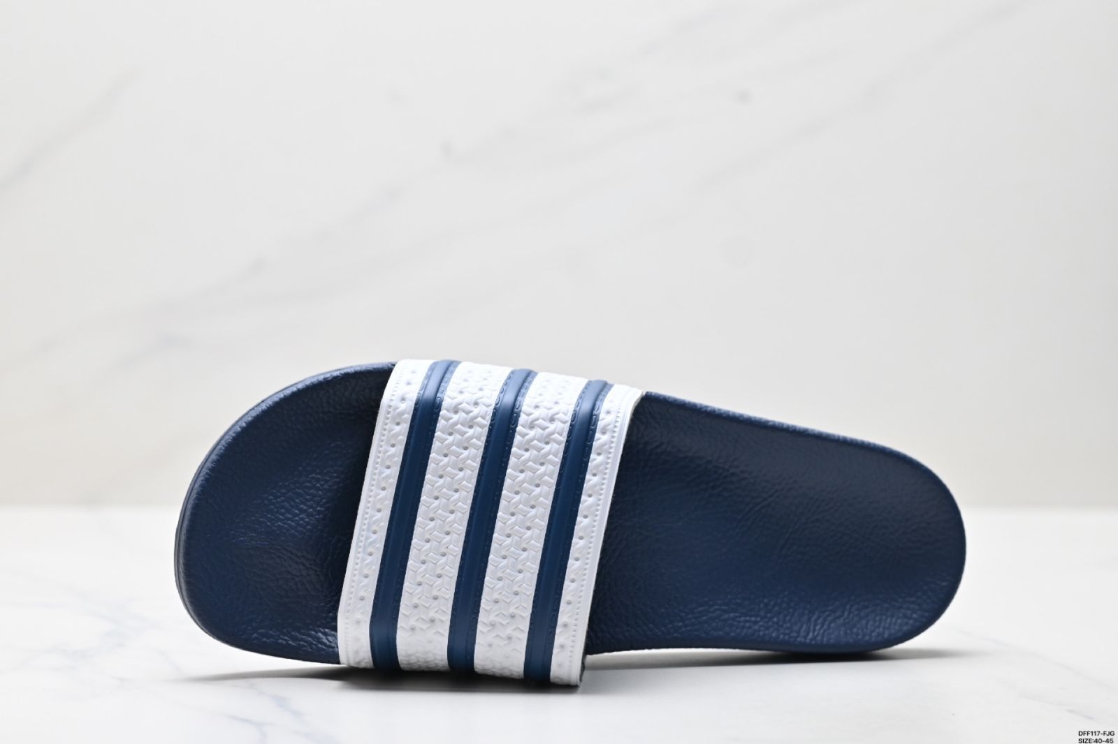 【今日特価】Adidas originals Adilette アディダス スポーツ用に設計された快適なゴム底一本紐スリッパ！