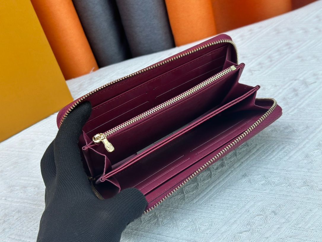 LVルイ・ヴィトン/財布/エナメル仕上げのクラシックなLVは、洗練された金色のパーツで、控えめな中に優雅な雰囲気を演出しています。滑らかな革の縁取りを持つエンボスクラフト、ファスナー小銭仕切り、3つの大きな仕切り。[本日特価|新品未使用品]