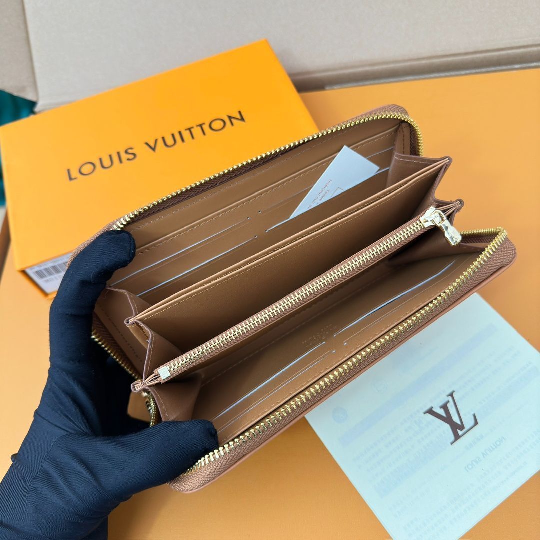 LVルイ・ヴィトン/財布はパッドMonogramエンボス模様の小羊の皮で縫製され、LV Circleロゴのリングがあしらわれた金色のファスナーが優美にデザインされ、複数の実用的な特色がある。[本日特価|新品未使用品]