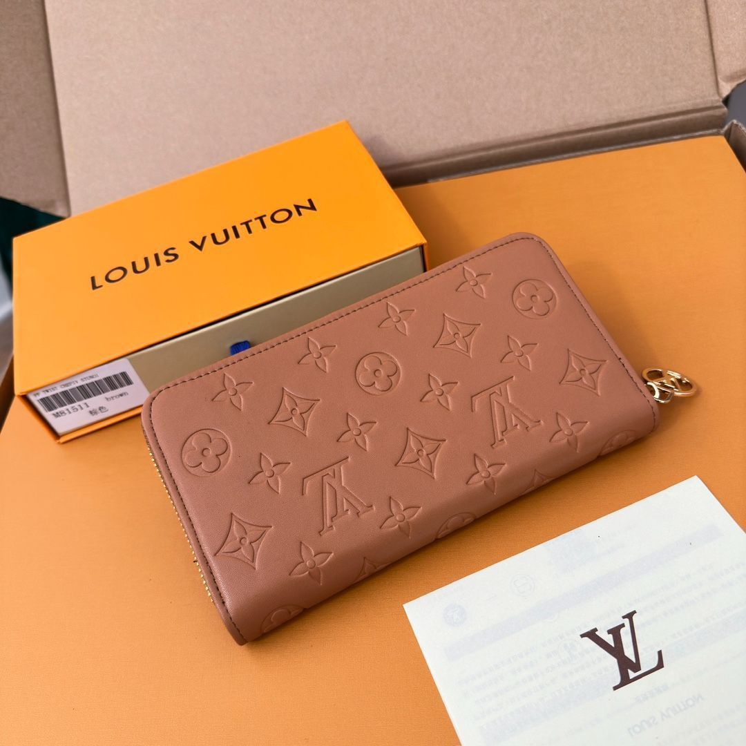 LVルイ・ヴィトン/財布はパッドMonogramエンボス模様の小羊の皮で縫製され、LV Circleロゴのリングがあしらわれた金色のファスナーが優美にデザインされ、複数の実用的な特色がある。[本日特価|新品未使用品]