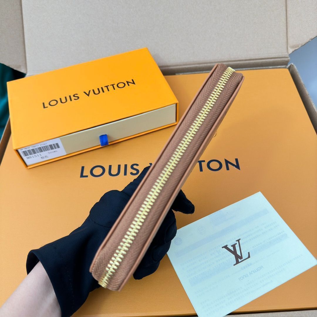 LVルイ・ヴィトン/財布はパッドMonogramエンボス模様の小羊の皮で縫製され、LV Circleロゴのリングがあしらわれた金色のファスナーが優美にデザインされ、複数の実用的な特色がある。[本日特価|新品未使用品]