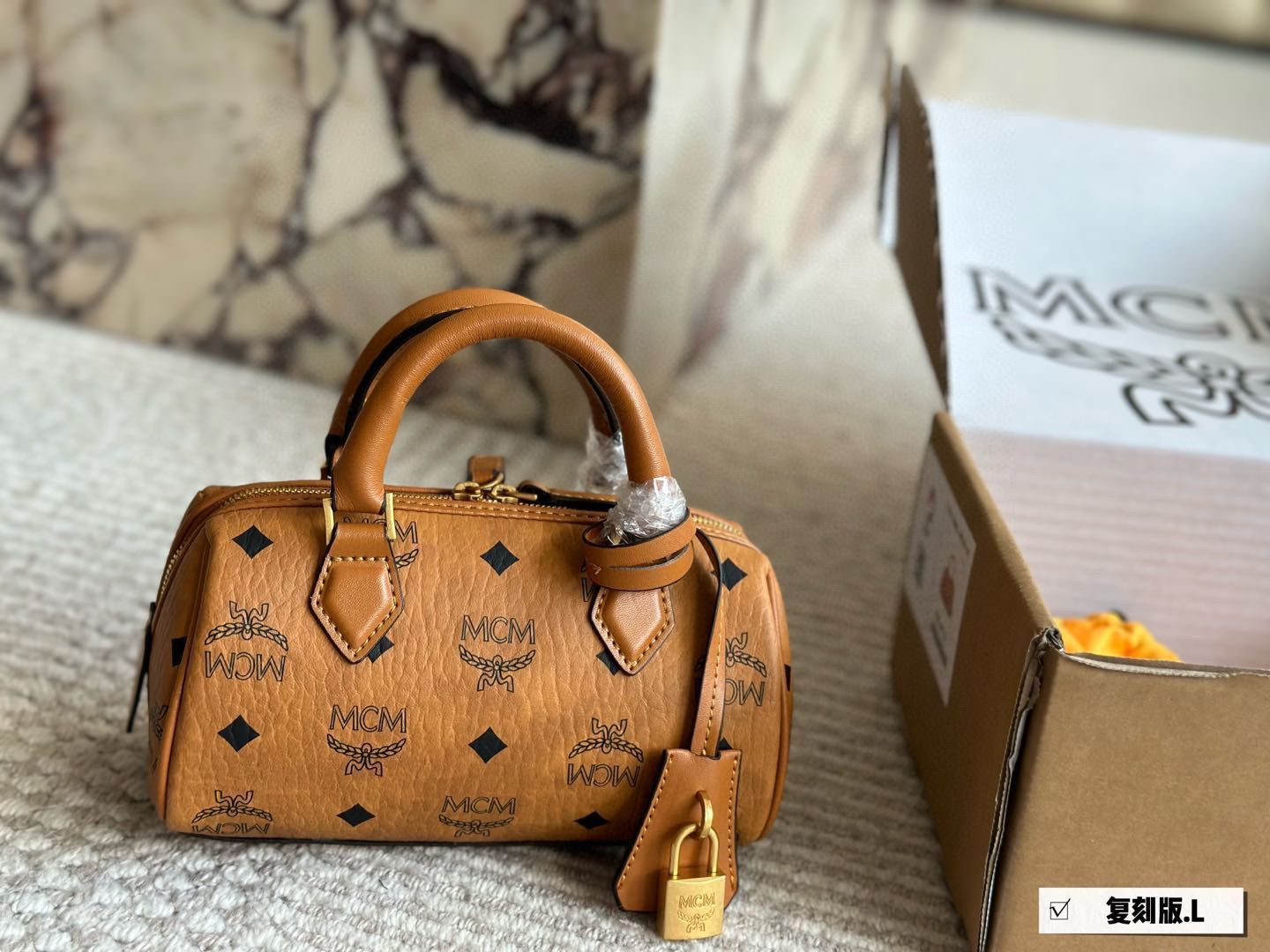 【今日特価】MCM Mini Nano Pillow Bag ミニナノピローバッグ-WTO輸入1