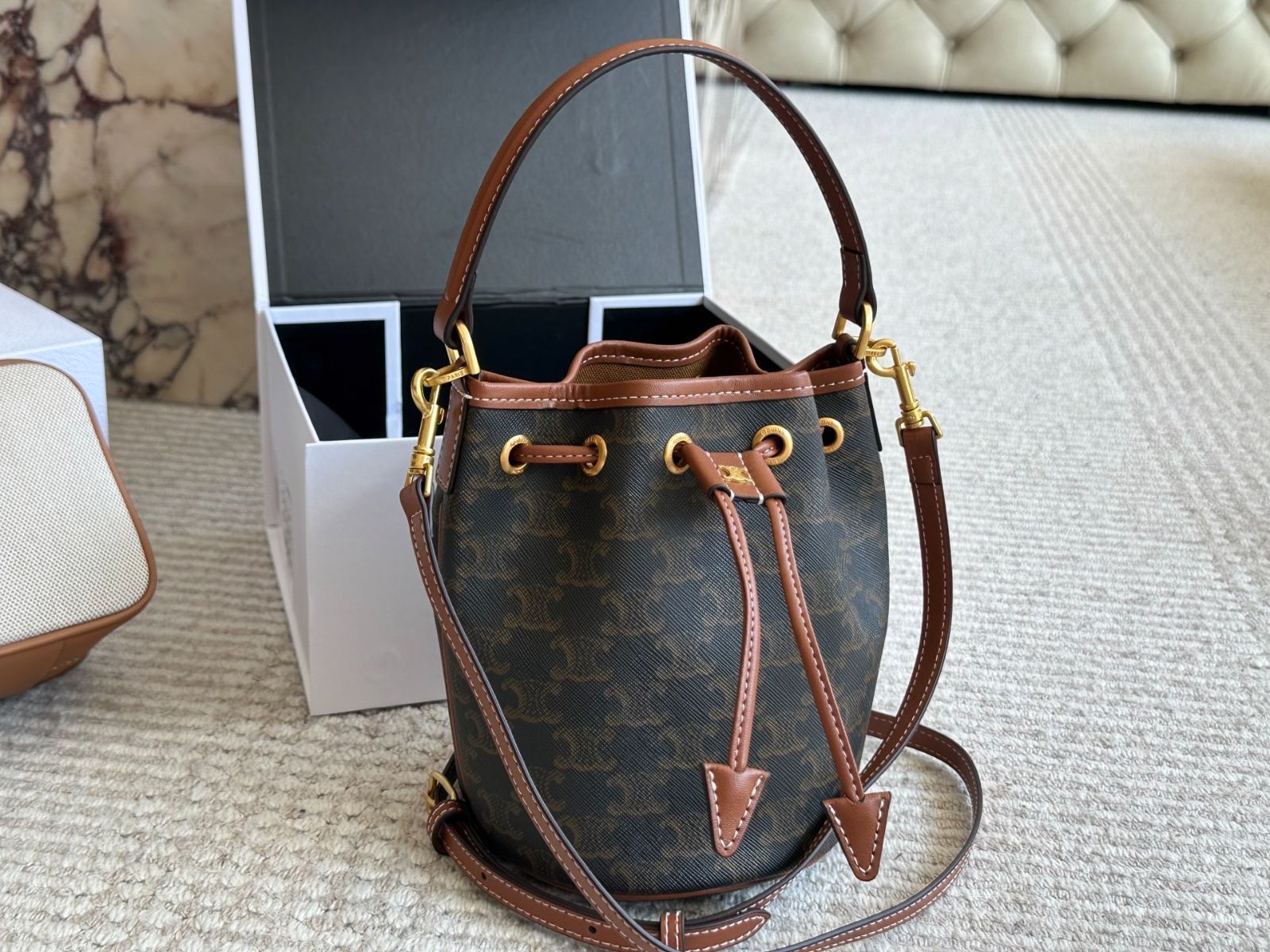 【今日特価】Celine Bucket Bag [19×16cm] | セリーヌ バケツバッグ 19×16cm-WTO輸入3