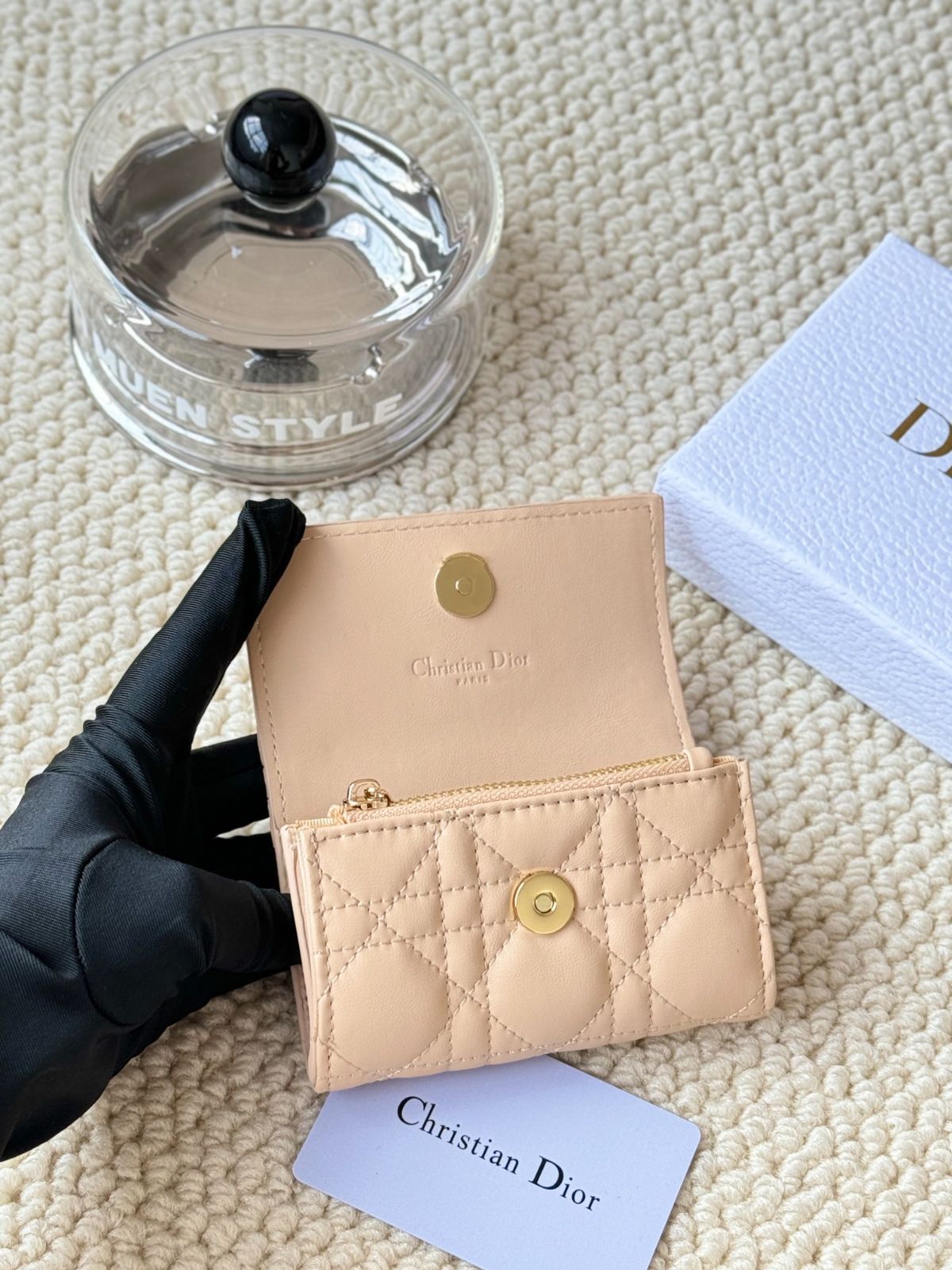 【今日特価】My Dior Glycine ウォレット, ラズベリーピンク, 藤の花モチーフ, エレガントで実用的なデザイン！[本日特価|新品未使用品]