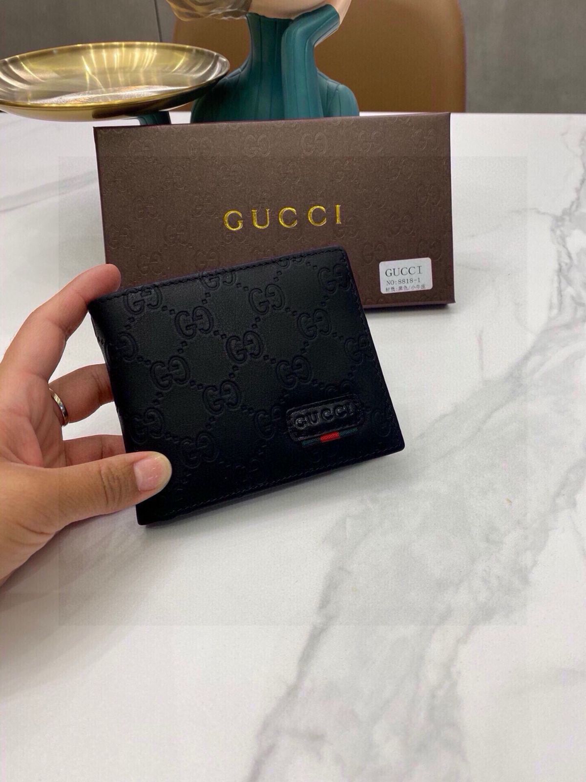 【今日特価】Gucci 8818 メンズウォレット, 高級レザー使用, 実用的でスタイリッシュなデザイン！[本日特価|新品未使用品]
