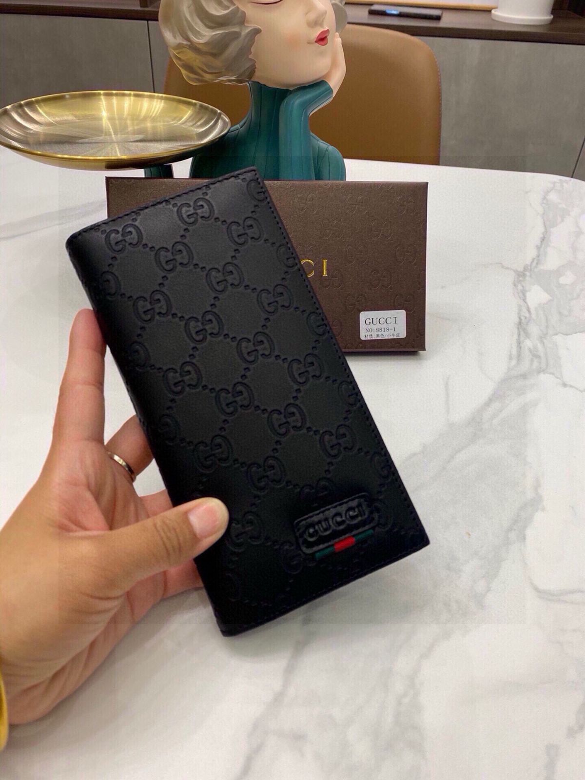 【今日特価】Gucci 8818 メンズウォレット, 高級レザー使用, 実用的でスタイリッシュなデザイン！[本日特価|新品未使用品]