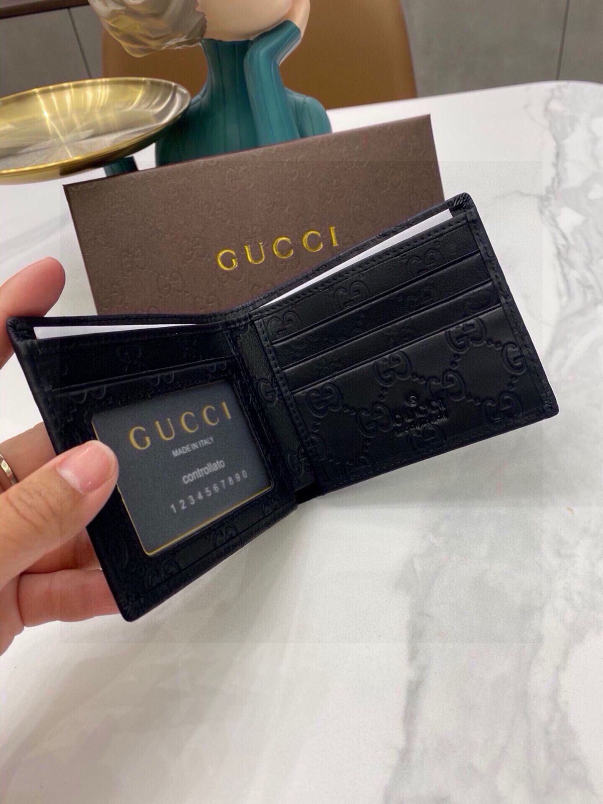 【今日特価】Gucci 8818 メンズウォレット, 高級レザー使用, 実用的でスタイリッシュなデザイン！[本日特価|新品未使用品]
