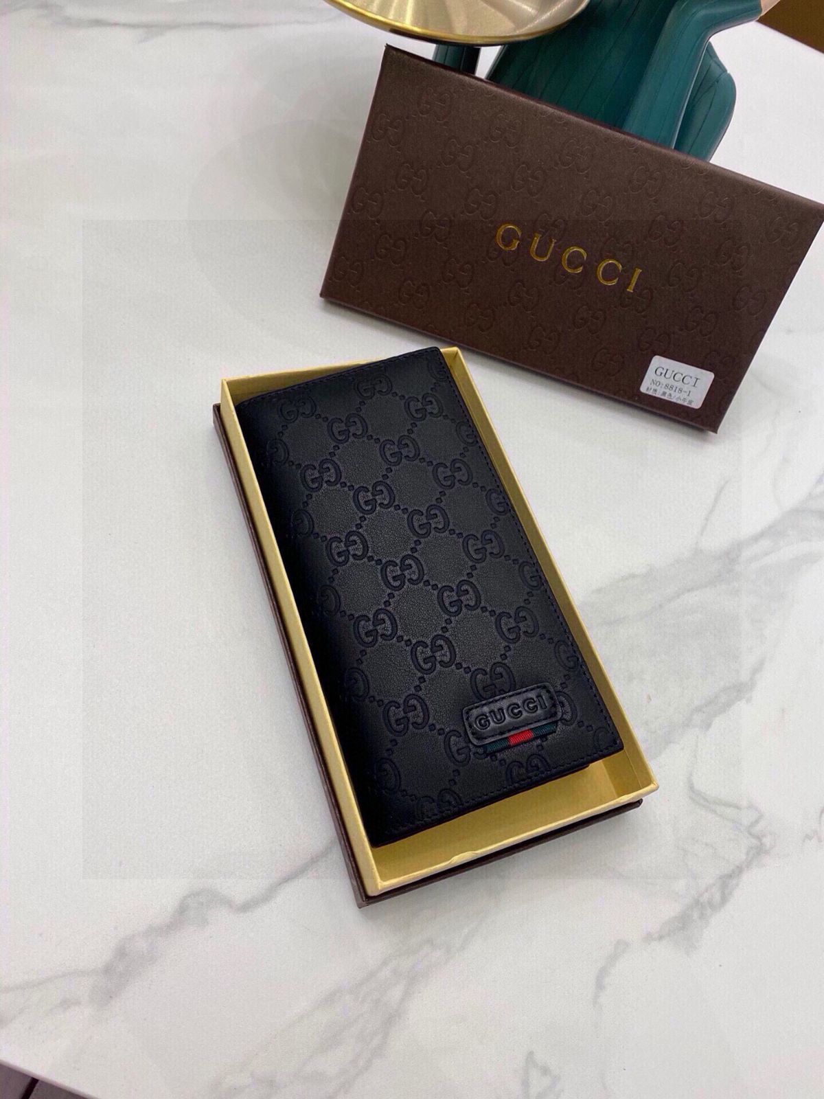【今日特価】Gucci 8818 メンズウォレット, 高級レザー使用, 実用的でスタイリッシュなデザイン！[本日特価|新品未使用品]