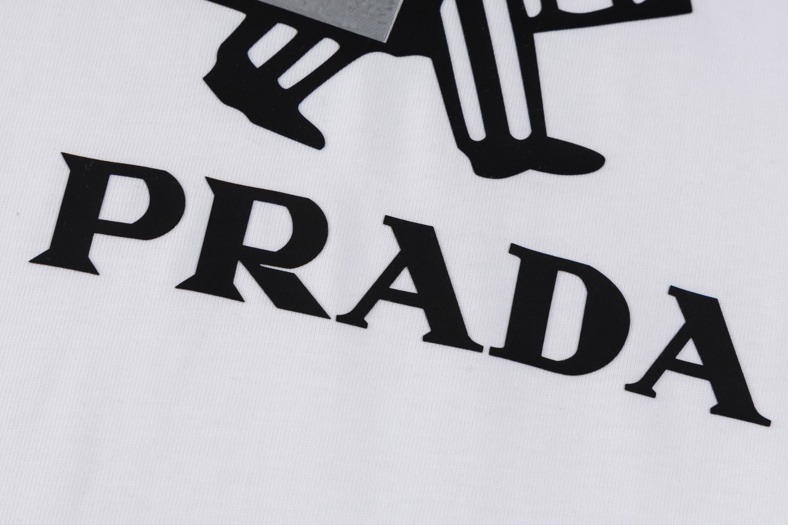 【今日特価】Prada プラダ 25SS ロゴプリント ショートスリーブ 【今日特価】Prada プラダ 25SS ロゴプリント ショートスリーブ