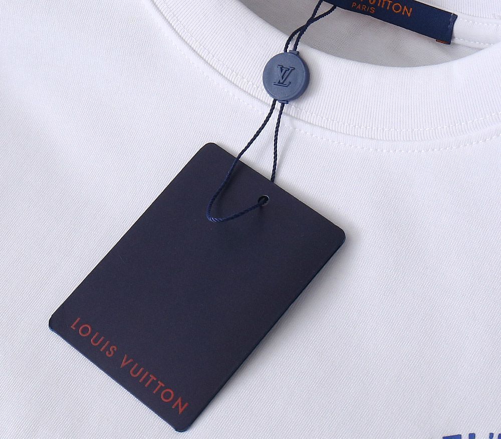 【今日特価】Louis Vuitton 25FW Uniforms For Pharrell UN T シャツ 【今日特価】Louis Vuitton 25FW Uniforms For Pharrell UN T シャツ