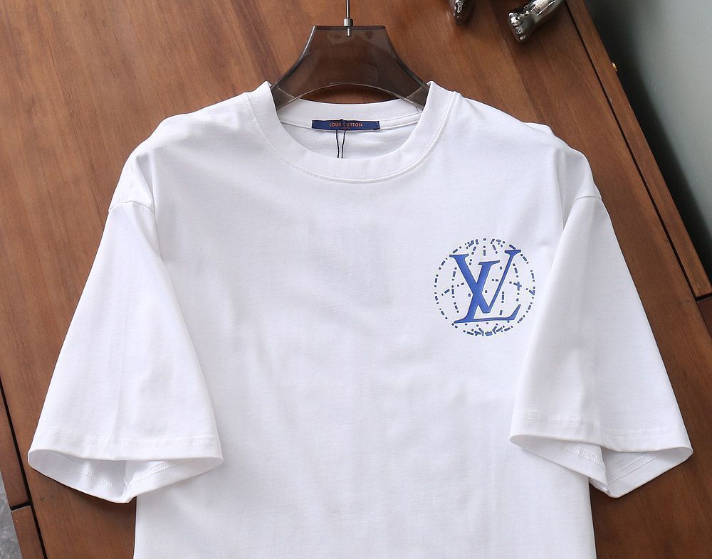 【今日特価】Louis Vuitton 25FW Uniforms For Pharrell UN T シャツ 【今日特価】Louis Vuitton 25FW Uniforms For Pharrell UN T シャツ