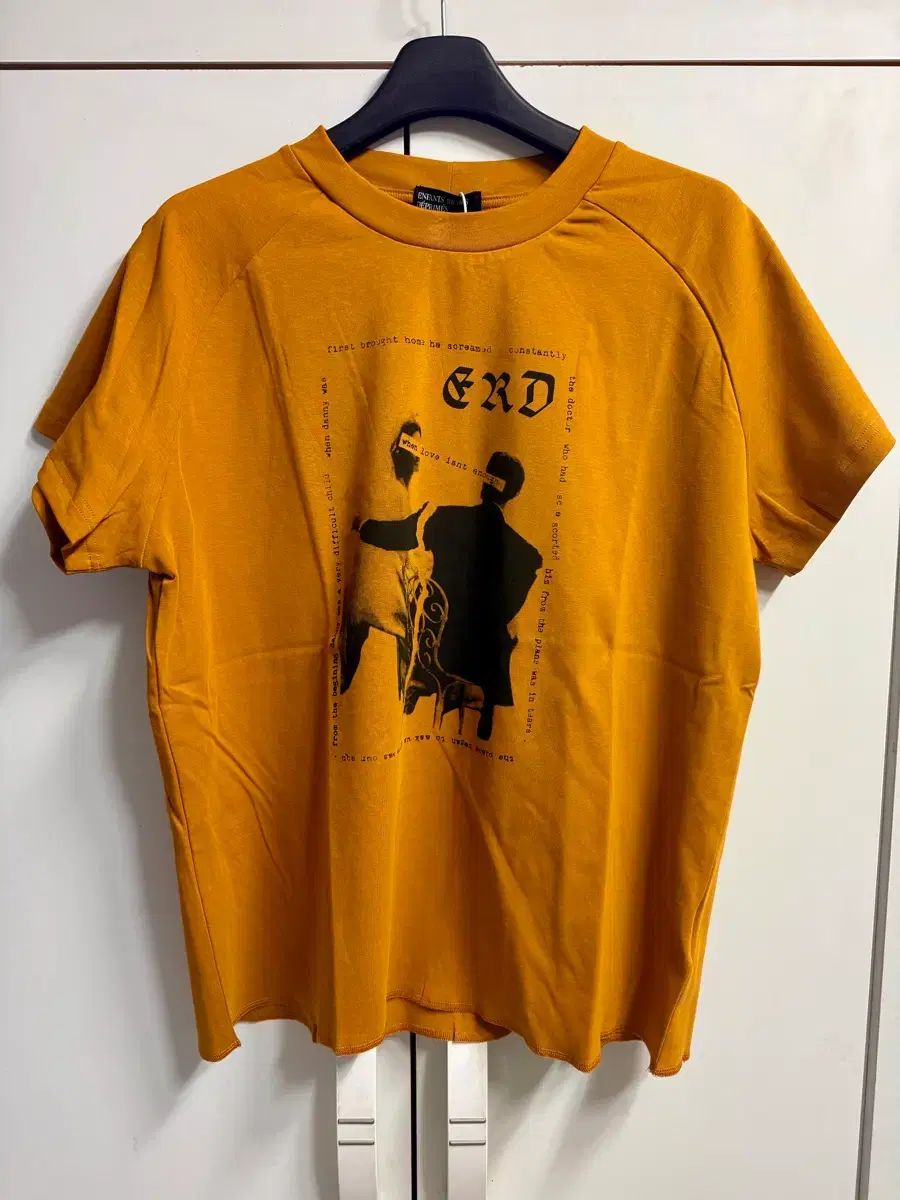 ERD Love Isn't Enough プリンティング ラウンド 半袖 Tシャツ 出品