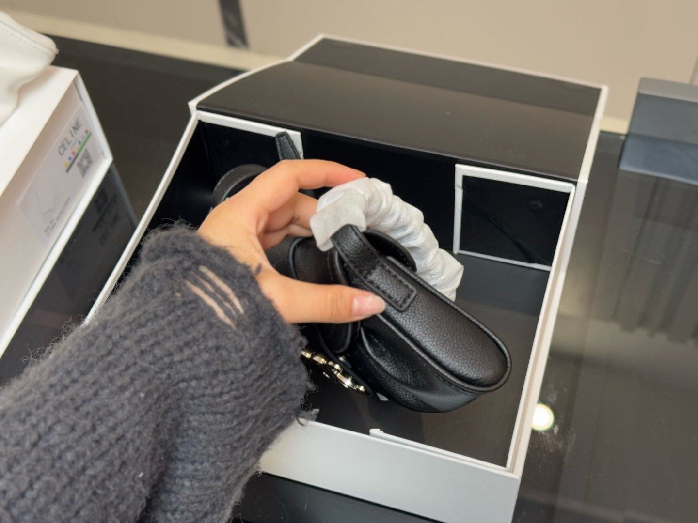 [Celine] ローラ アンダーアームバッグ - 専用ボックス付き | セリーヌ レディースバッグ｜本日限定特価｜新品未使用-WTO輸入