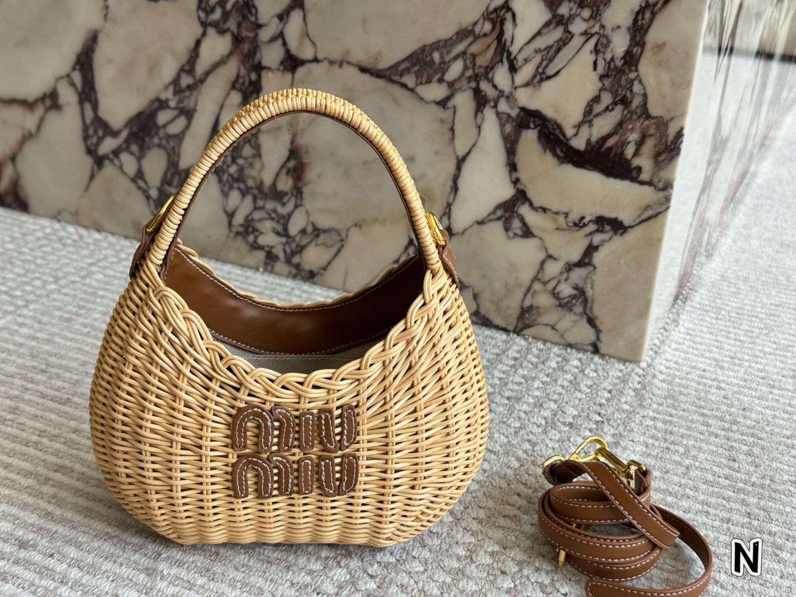 【今日特価】Miu Miu ニッチ ストロー マーケットトート - Miu Miu Niche Straw Market Tote-WTO輸入3
