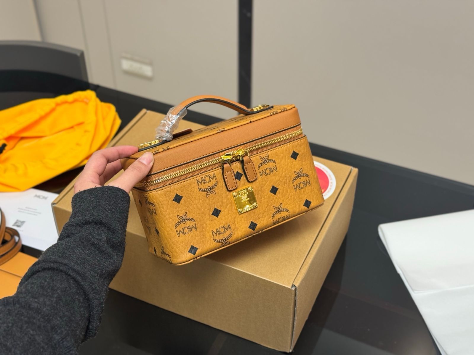 【今日特価】MCM Berlin Rockstar Handbag・エムシーエム ベルリン ロックスター ハンドバッグ-WTO輸入3