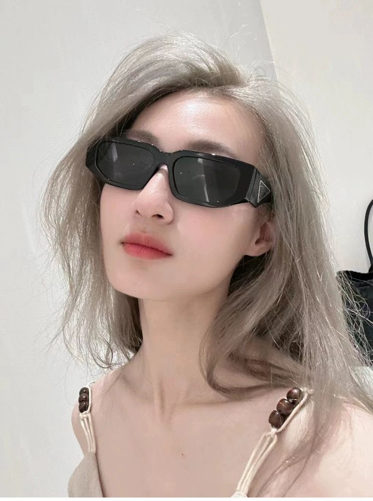 【Prada 今日限定特価！】プラダ クラシックな小フレーム四角形デザインのサングラス P11226 -WTO輸入