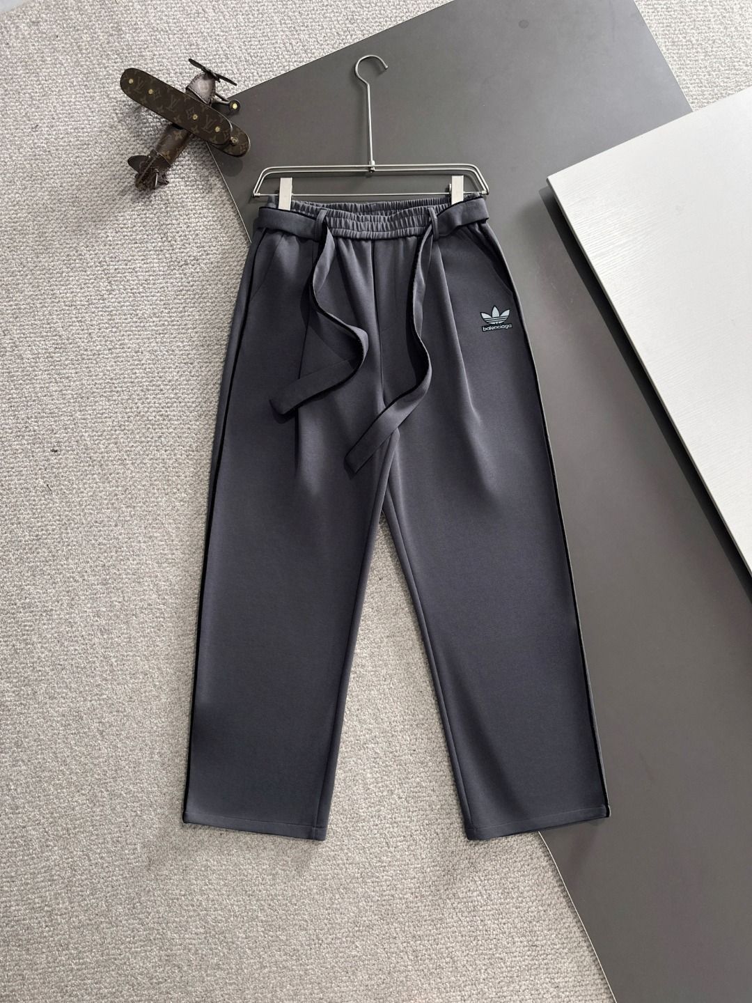 【今日特価】Balenciaga 2025SS コラボ ゴムウエスト レラックスパンツ
