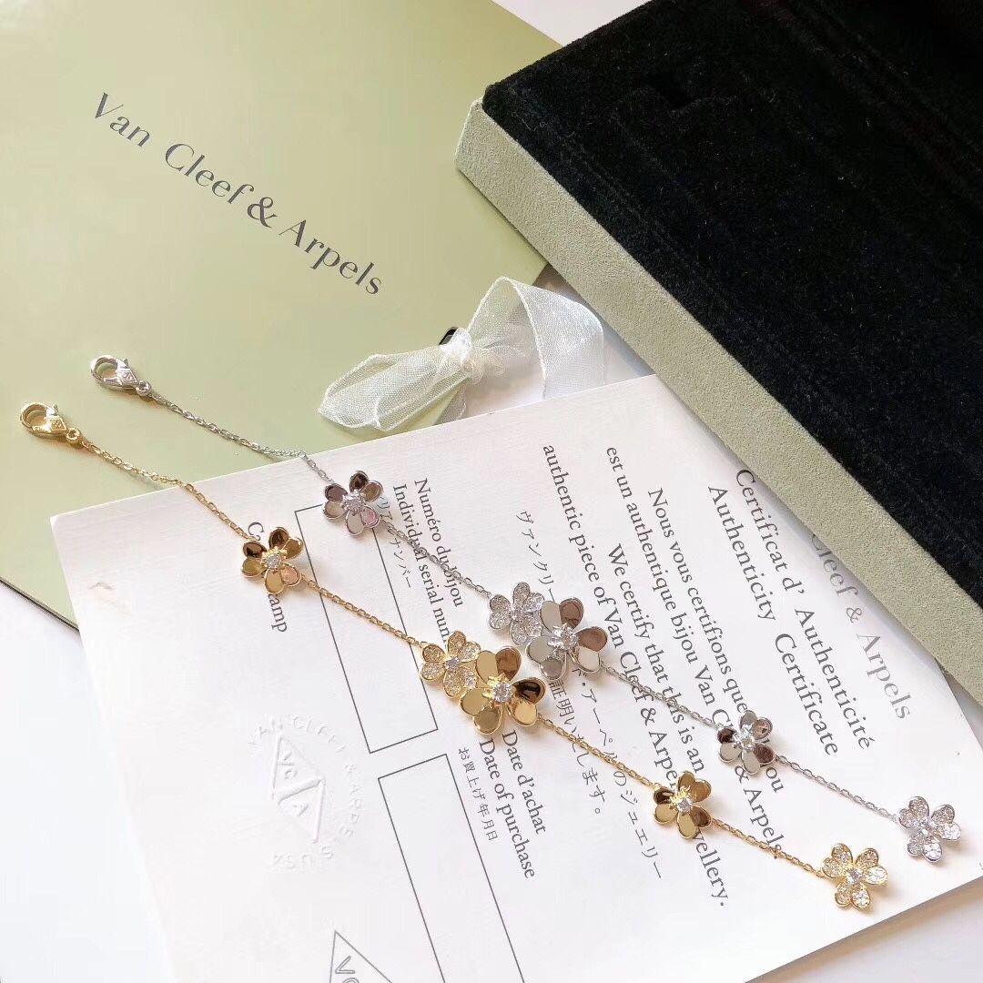 [Van Cleef & Arpels] アルハンブラ フラワー ブレスレット - フルダイヤモンド | ヴァン クリーフ & アーペル レディースジュエリー｜本日限定特価｜新品未使用-WTO輸入1