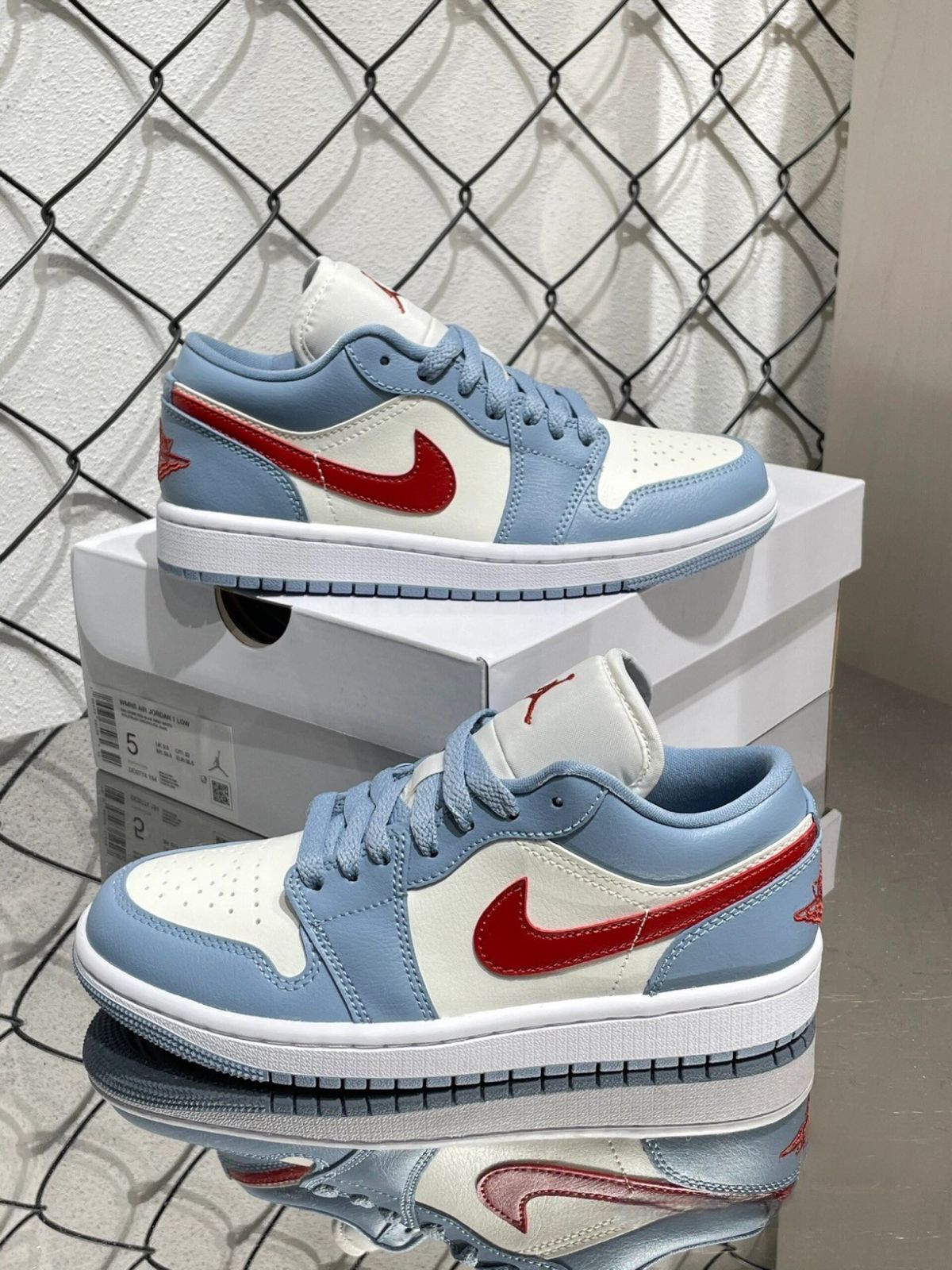 お値下げしました??即購入?? NIKE AIR JORDAN 1 LOw 箱付 男女兼用ジョーダン
