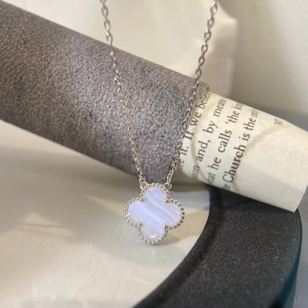 新作Van Cleef & Arpels ペンダント、カルセドニー VCARD34900｜本日限定特価｜新品未使用-WTO輸入1