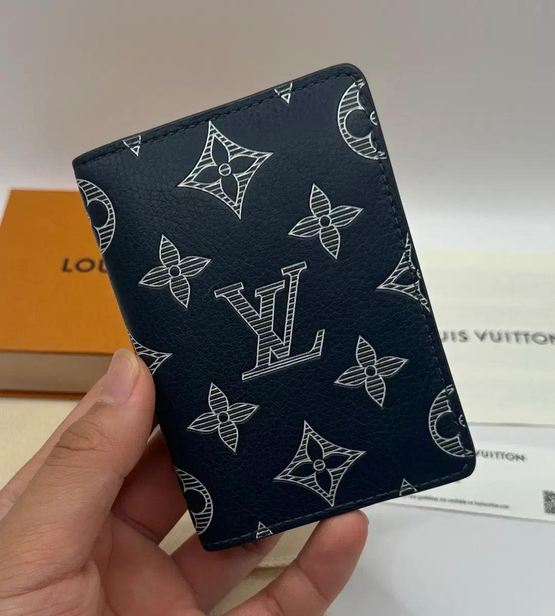 状態A級 Louis Vuitton シャドウ オーガナイザー カードウォレット