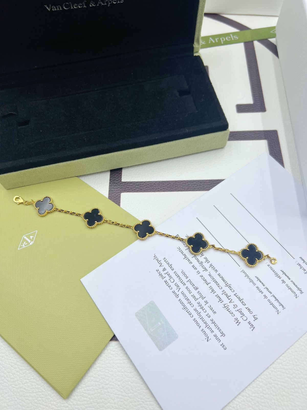 [Van Cleef & Arpels] ヴァン クリーフ＆アーペル 四つ葉のクローバー ブラックヒョウモン ブレスレット｜本日限定特価｜新品未使用